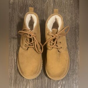 Uggs Neumel Boots Size 8 Excellent Condition